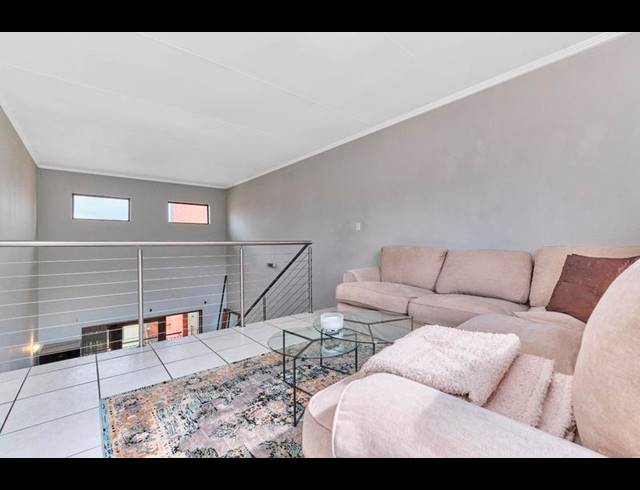 2 BEDROOM APARTMENT FOR SALE IN SUNNINGHILL